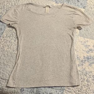 Gray short sleeve t-shirt